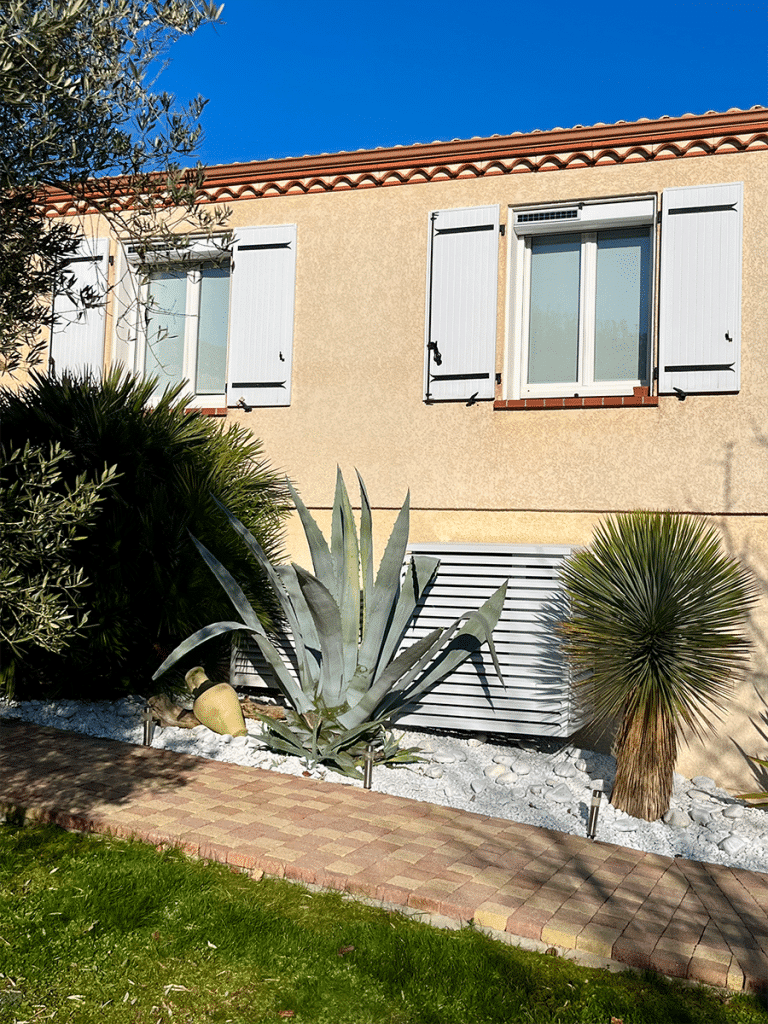 Cache climatiseur maison provence